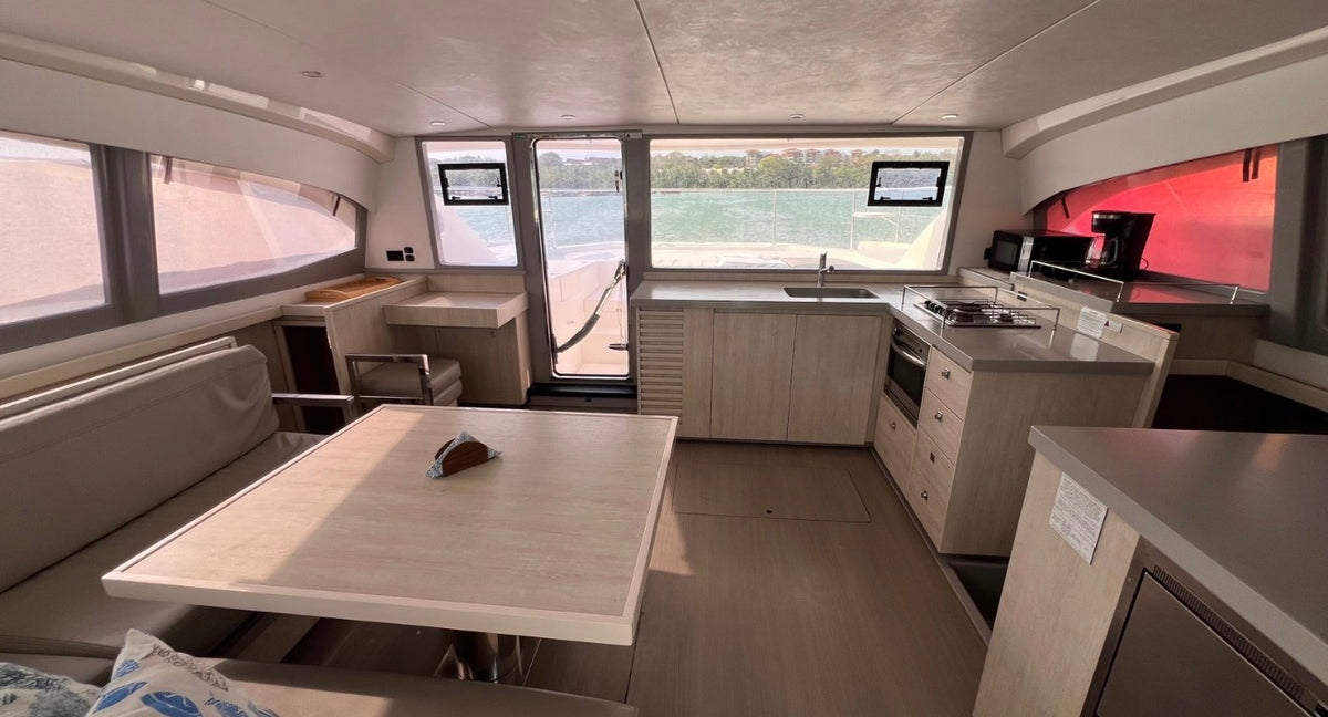CATAMARAN | 25 PERSONAS