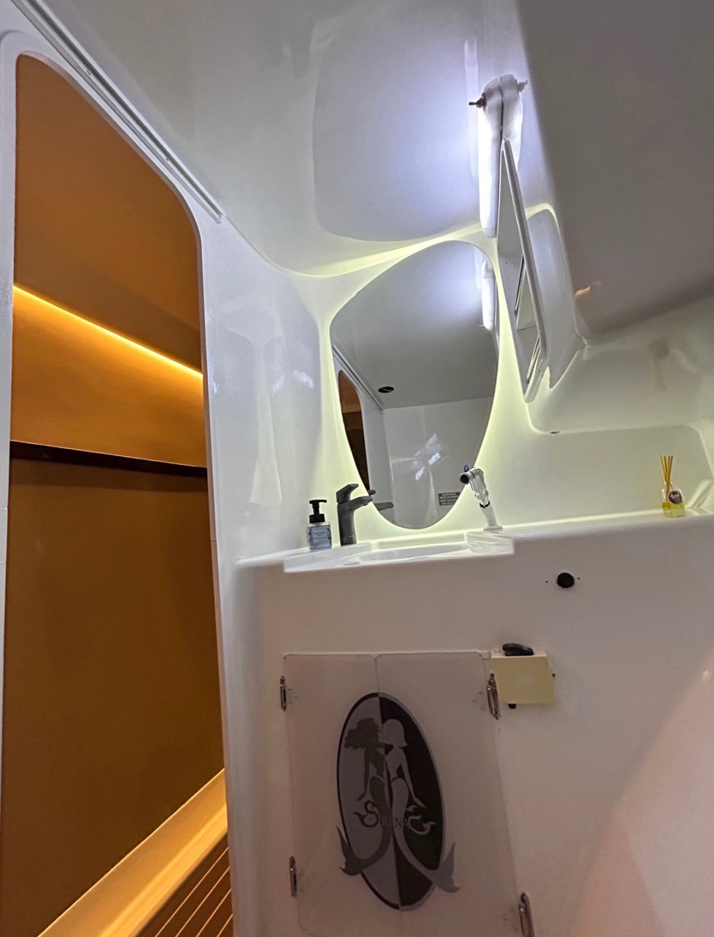 CATAMARAN | 25 PERSONAS
