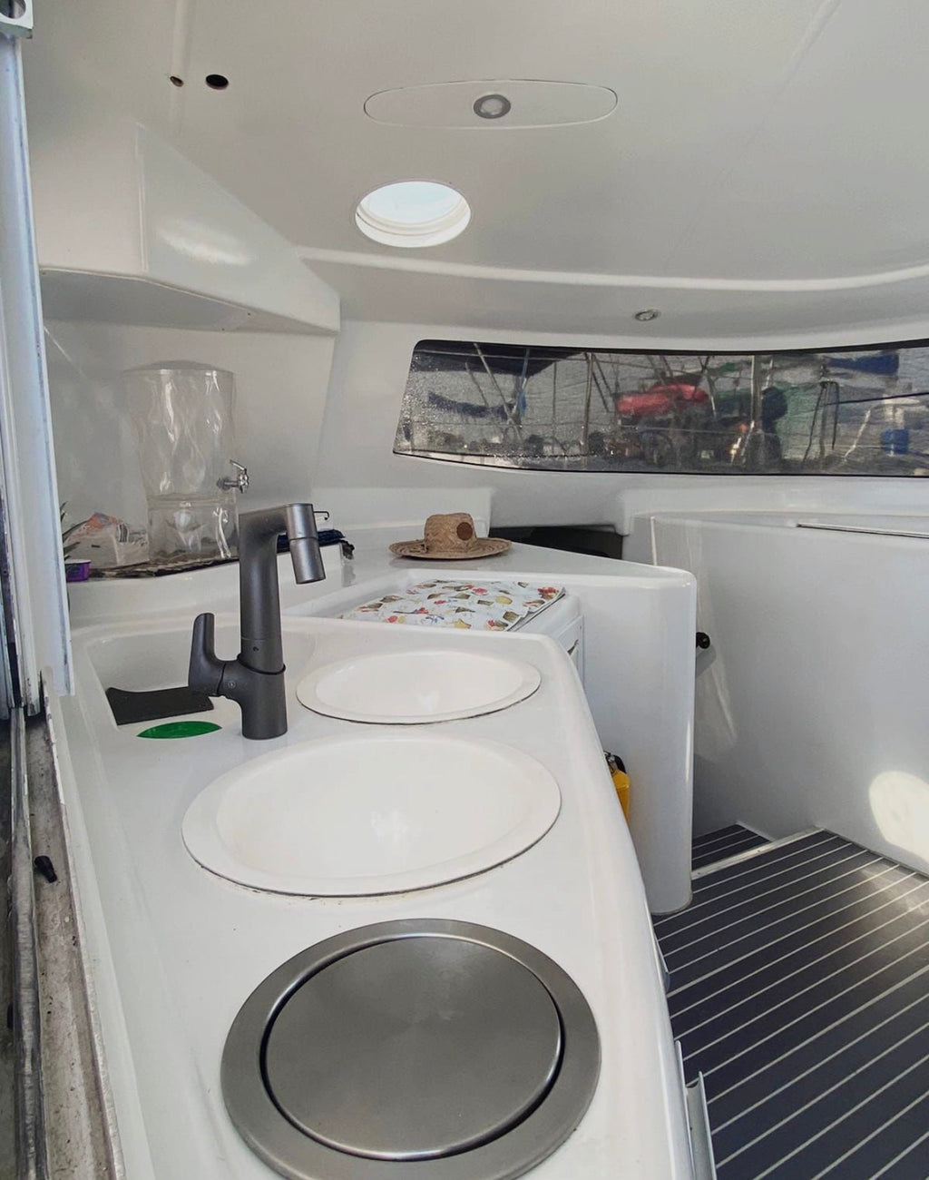CATAMARAN | 25 PERSONAS