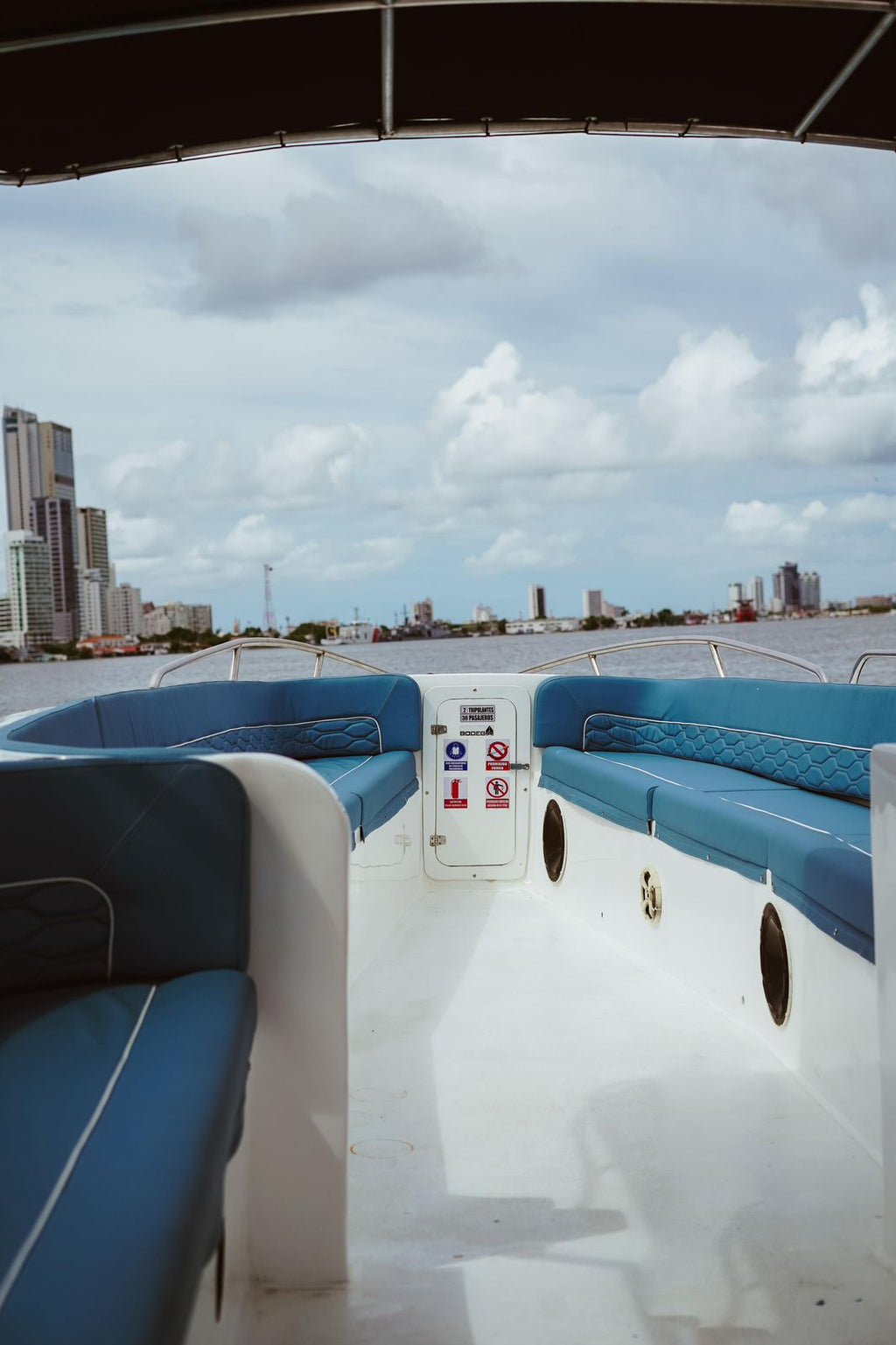 BOTE DEPORTIVO | 30 PERSONAS